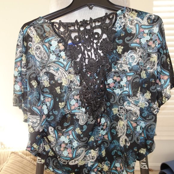 clothing - Picture 5 of 6